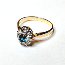 Lataa kuva Galleria-katseluun, Kotimainen Diana sinisafiiri-timanttisormus 14k kulta v. 1990 koko 16+, second hand
