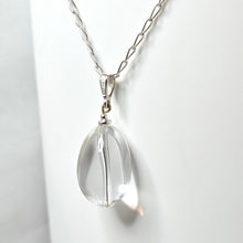 Lataa kuva Galleria-katseluun, Kotimainen iso vuorikristalli- riipus 42cm, hopea, second hand
