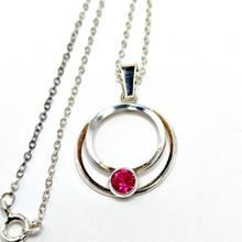 Lataa kuva Galleria-katseluun, Kotimainen vintage riipus+ketju 42cm, hopea, second hand
