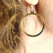 Lataa kuva Galleria-katseluun, Kotimaiset roikkuvat rengaskorvakorut Ø 30mm, kulta
