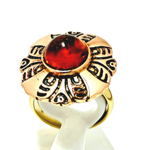 Lataa kuva Galleria-katseluun, Pronssisormus meripihkalla, koko 19+, second hand
