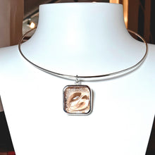 Load image into Gallery viewer, Kalevala Hoffmannin kertomukset pantakoru, hopea, second hand.
