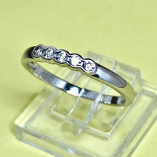 Load image into Gallery viewer, Classic silver hopeasormus zirkoneilla
