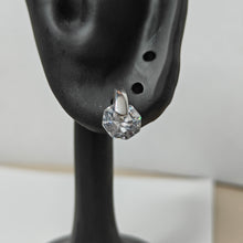 Load image into Gallery viewer, 7mm zirkon korvakorut, hopea, second hand
