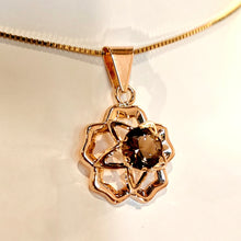 Lataa kuva Galleria-katseluun, Savukvartsi riipus 14k kulta, second hand (ilman ketjua)
