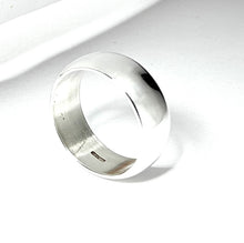 Load image into Gallery viewer, Leveä hopeasormus 8,5mm koko 21,5, second hand
