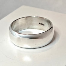 Load image into Gallery viewer, Leveä hopeasormus 8,5mm koko 21,5, second hand
