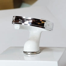 Lataa kuva Galleria-katseluun, Timanttileikattu hopeasormus 4mm
